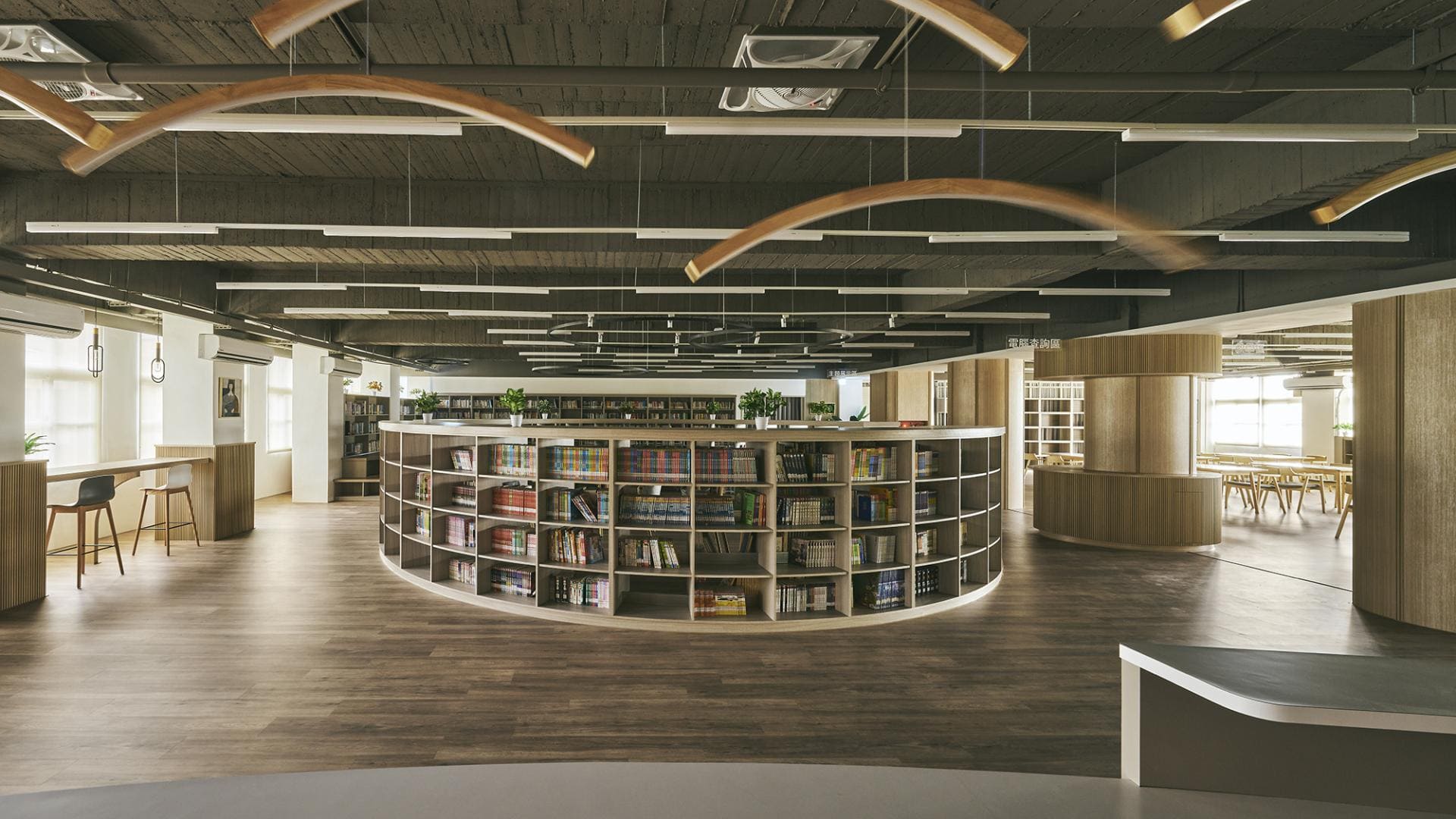頭份建國國中 圖書館 4