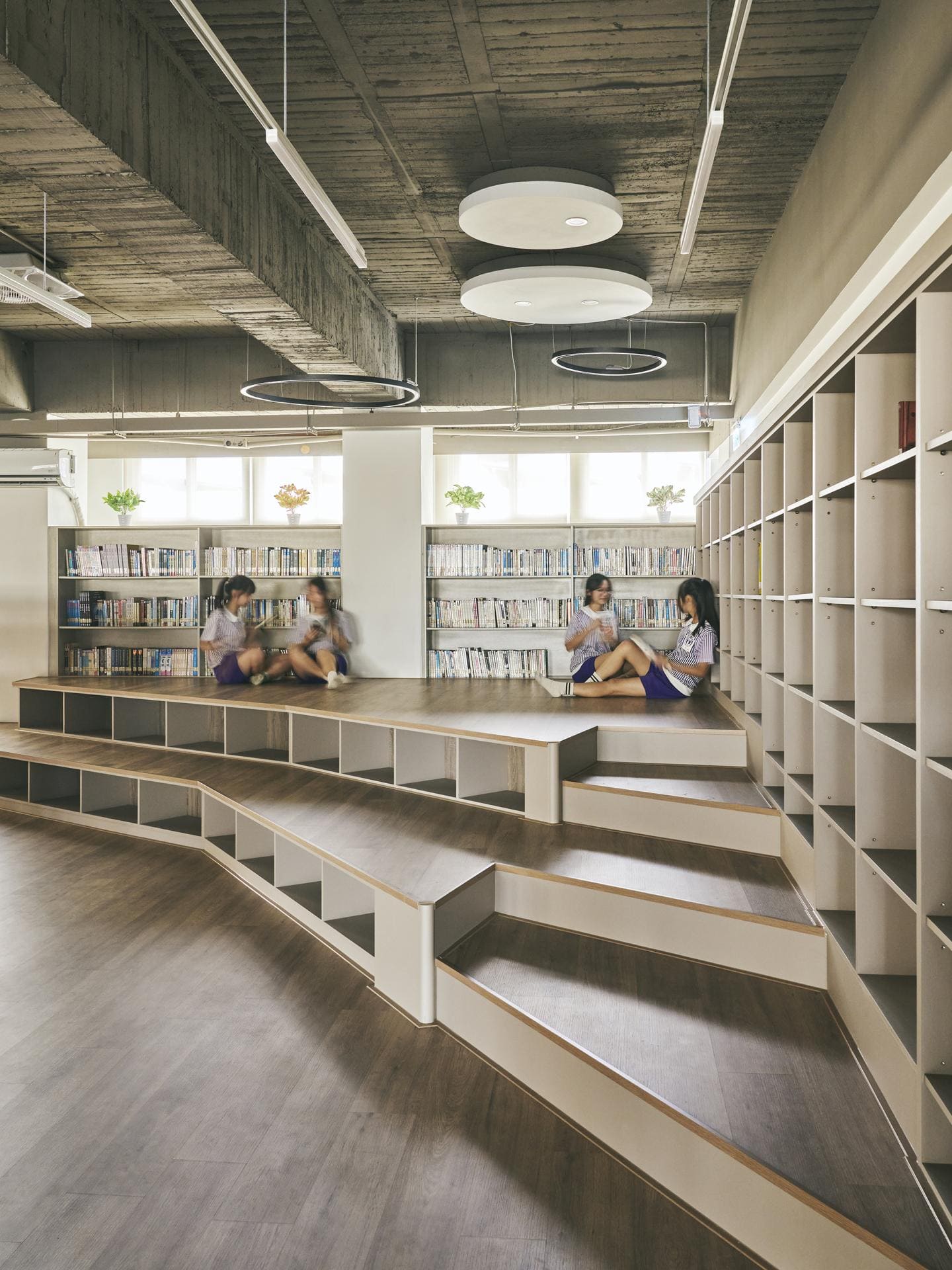頭份建國國中 圖書館 5